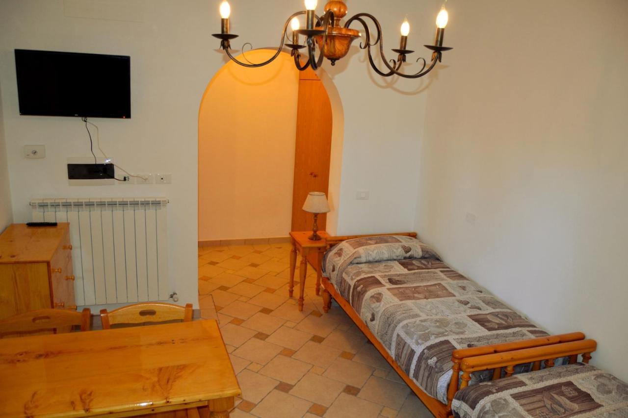 Agriturismo Poggio Al Pino Montelupo Fiorentino Bagian luar foto