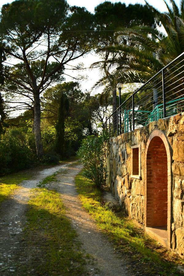 Agriturismo Poggio Al Pino Montelupo Fiorentino Bagian luar foto